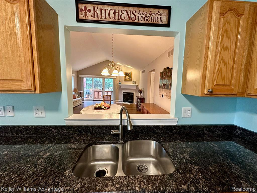 35310 Lone Pine Lane, Farmington Hills, MI 48335 — Photo 12
