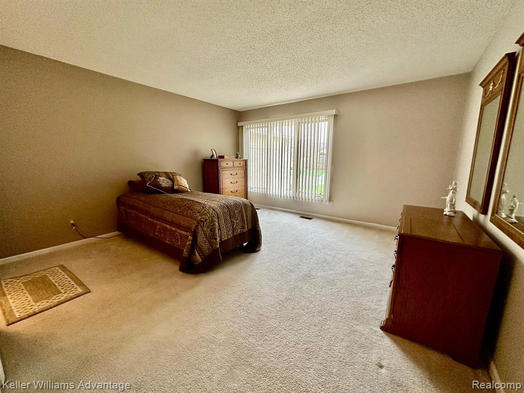 35310 Lone Pine Lane, Farmington Hills, MI 48335 — Photo 19