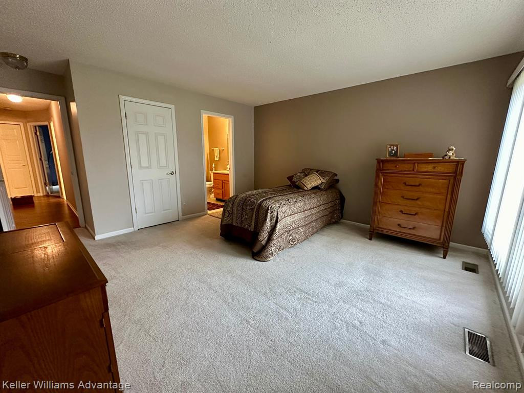 35310 Lone Pine Lane, Farmington Hills, MI 48335 — Photo 20