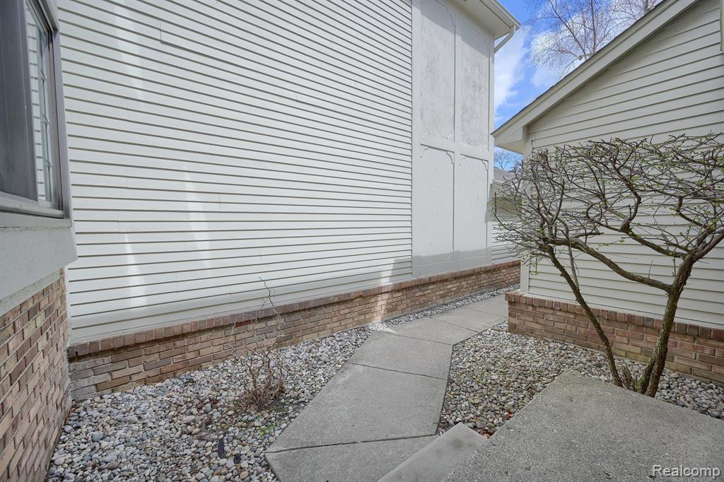 6023 PEBBLE LANE Court, West Bloomfield, MI — Photo 2