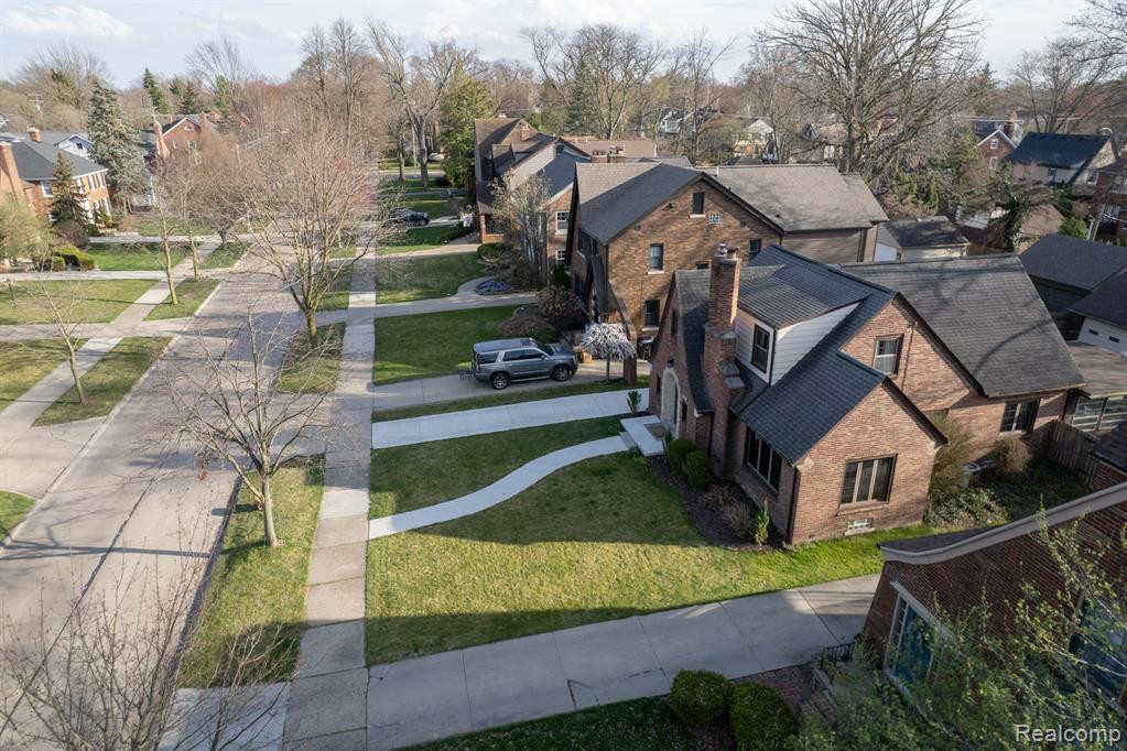725 LINCOLN Road, Grosse Pointe, MI 48230 — Photo 6