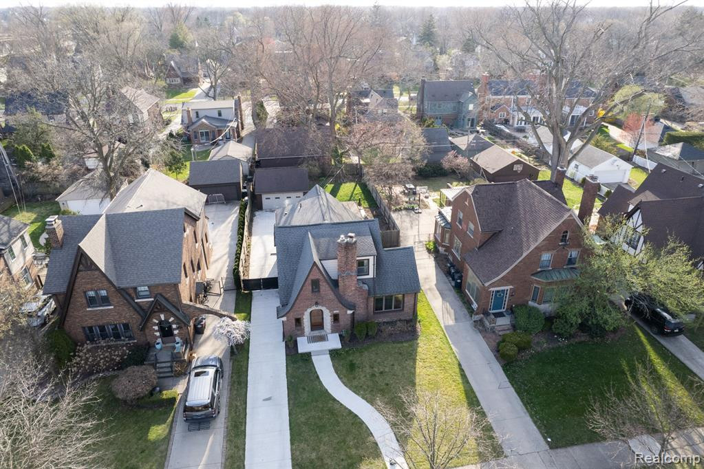 725 LINCOLN Road, Grosse Pointe, MI 48230 — Photo 9
