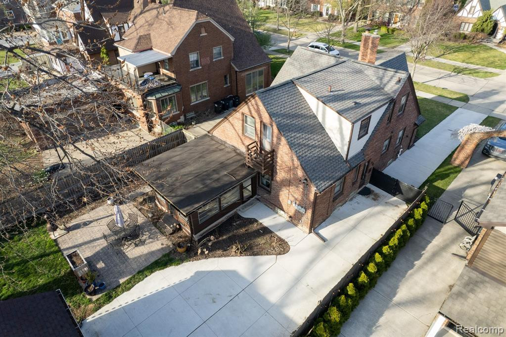725 LINCOLN Road, Grosse Pointe, MI 48230 — Photo 10