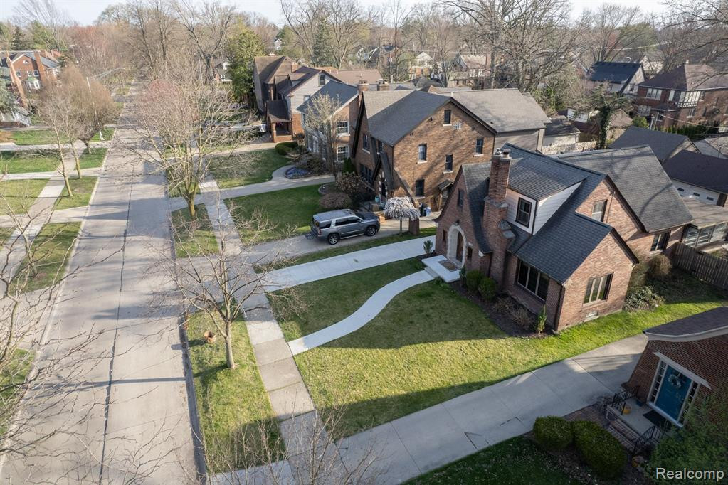 725 LINCOLN Road, Grosse Pointe, MI 48230 — Photo 11