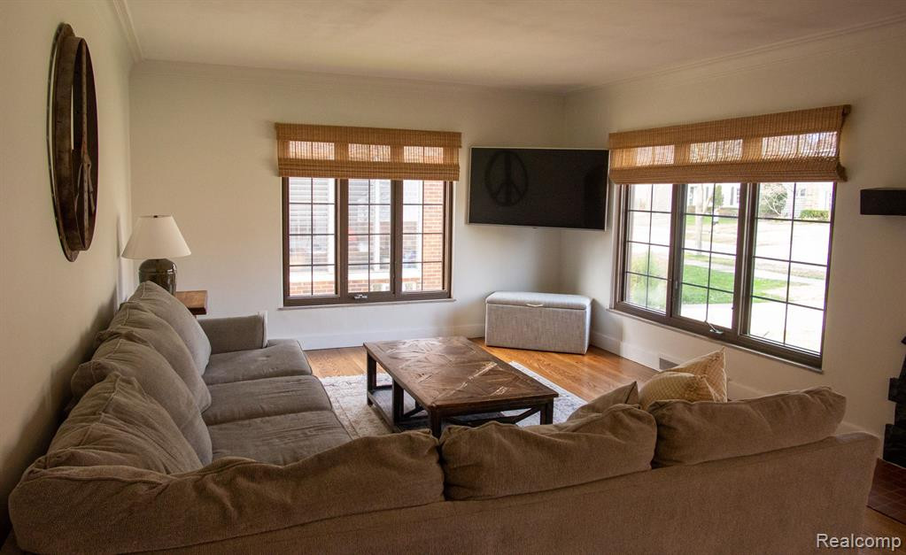 725 LINCOLN Road, Grosse Pointe, MI 48230 — Photo 13