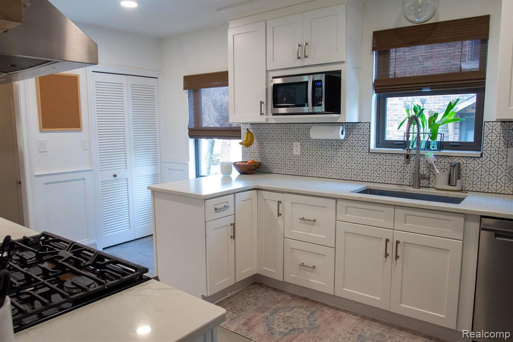 725 LINCOLN Road, Grosse Pointe, MI 48230 — Photo 15