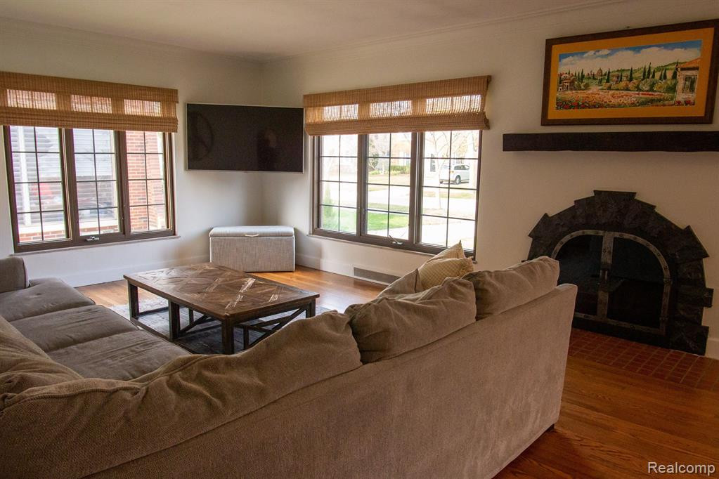725 LINCOLN Road, Grosse Pointe, MI 48230 — Photo 16