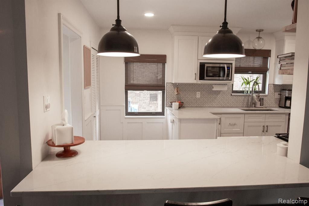 725 LINCOLN Road, Grosse Pointe, MI 48230 — Photo 17