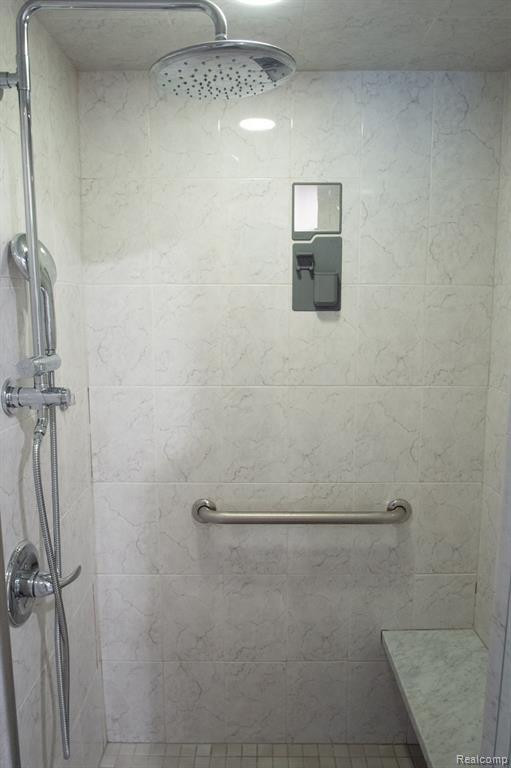 725 LINCOLN Road, Grosse Pointe, MI 48230 — Photo 21