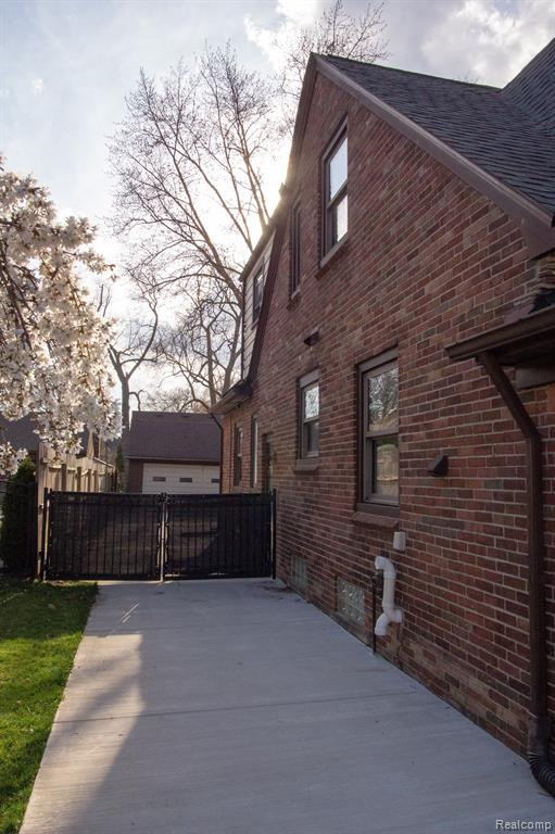 725 LINCOLN Road, Grosse Pointe, MI 48230 — Photo 53