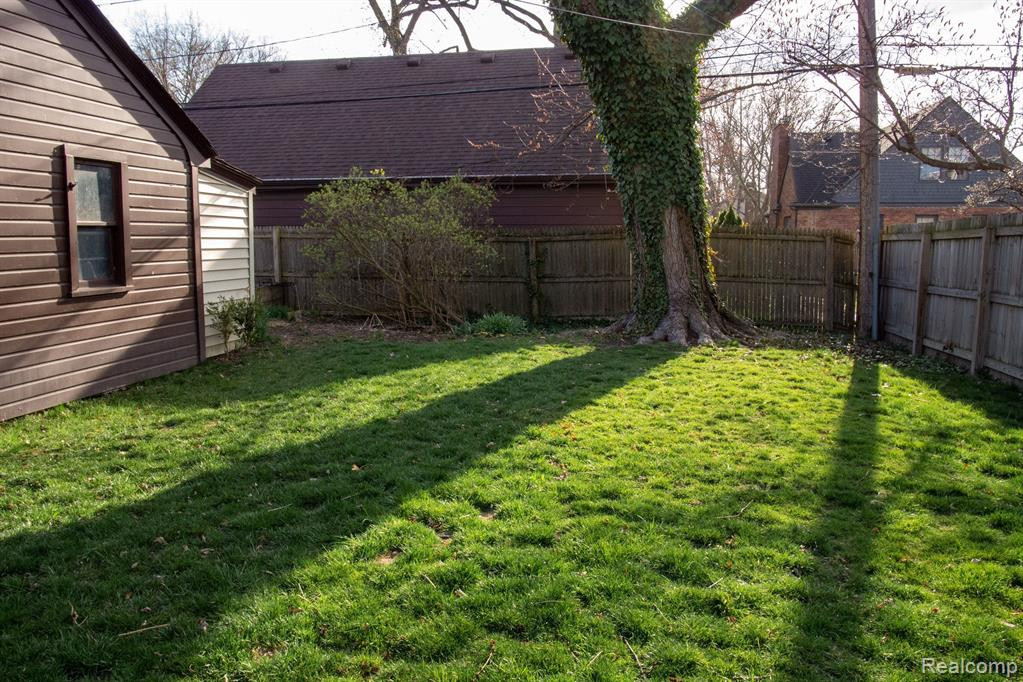 725 LINCOLN Road, Grosse Pointe, MI 48230 — Photo 54