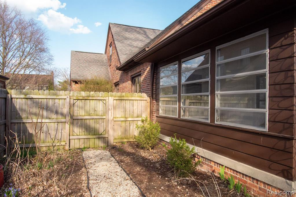 725 LINCOLN Road, Grosse Pointe, MI 48230 — Photo 58