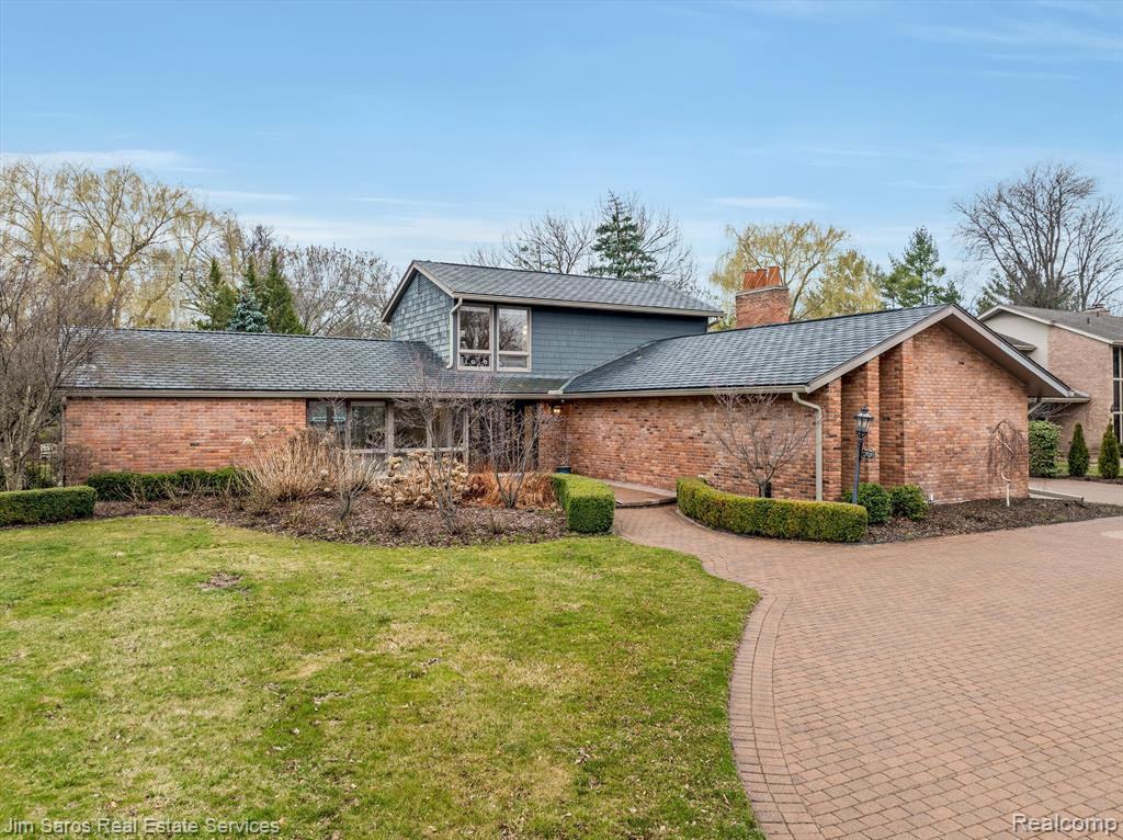 55 WOODLAND SHORES Drive, Grosse Pointe Shores, MI 48236 — front exterior