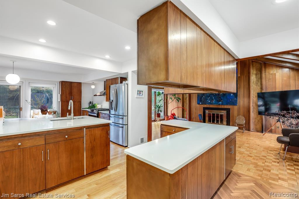 55 WOODLAND SHORES Drive, Grosse Pointe Shores, MI 48236 — Photo 10