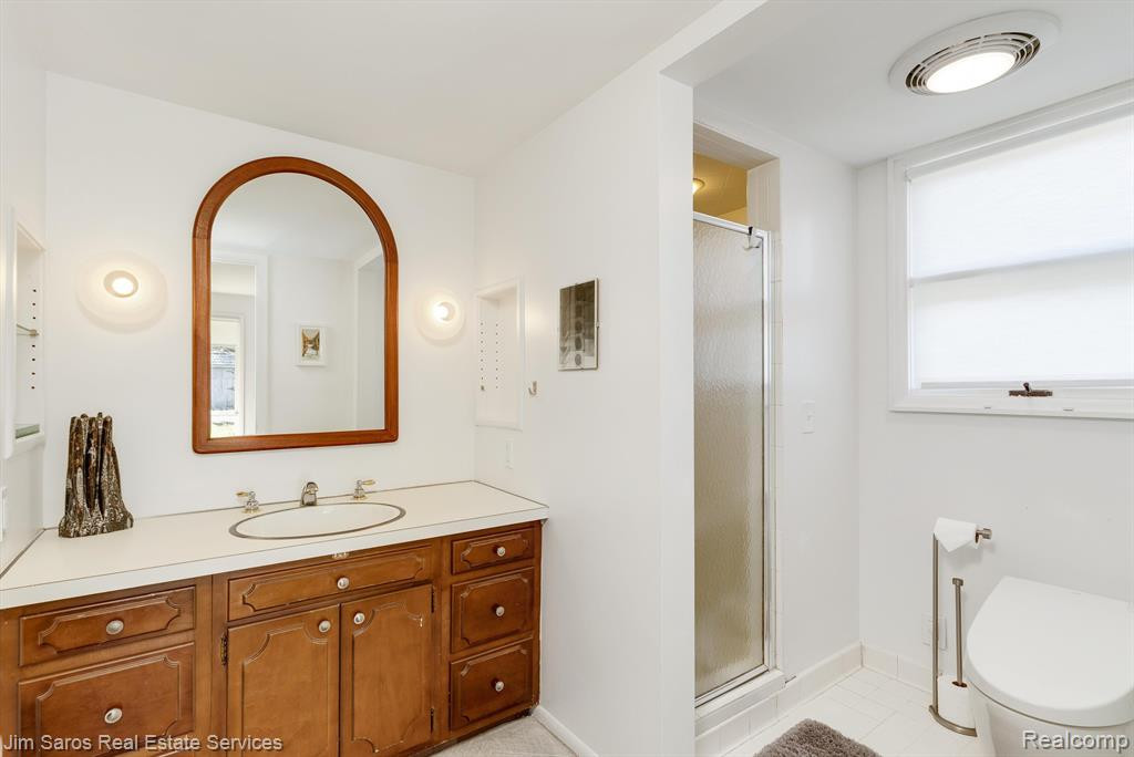 55 WOODLAND SHORES Drive, Grosse Pointe Shores, MI 48236 — Photo 25