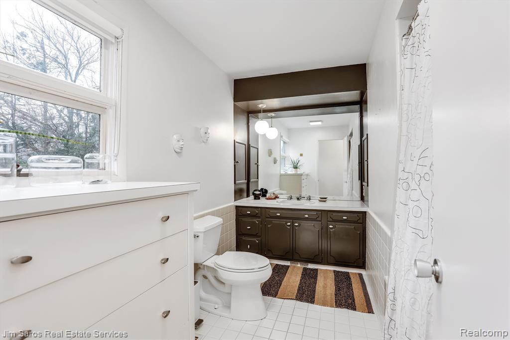 55 WOODLAND SHORES Drive, Grosse Pointe Shores, MI 48236 — Photo 32