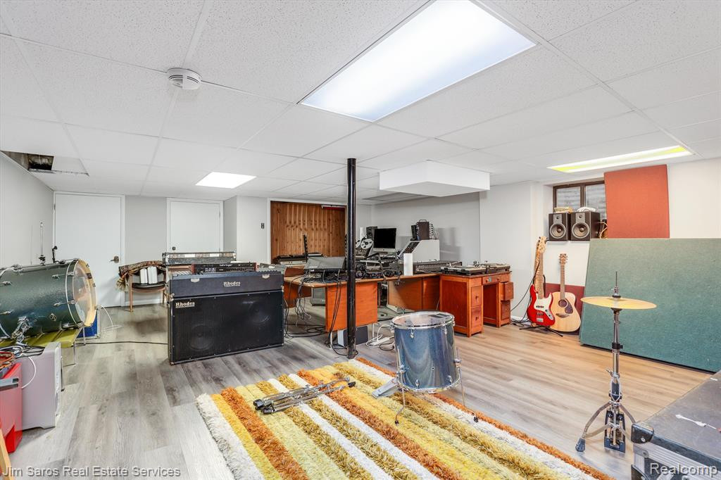 55 WOODLAND SHORES Drive, Grosse Pointe Shores, MI 48236 — Photo 36
