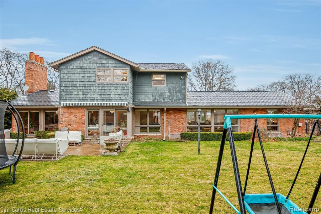 55 WOODLAND SHORES Drive, Grosse Pointe Shores, MI 48236 — Photo 38