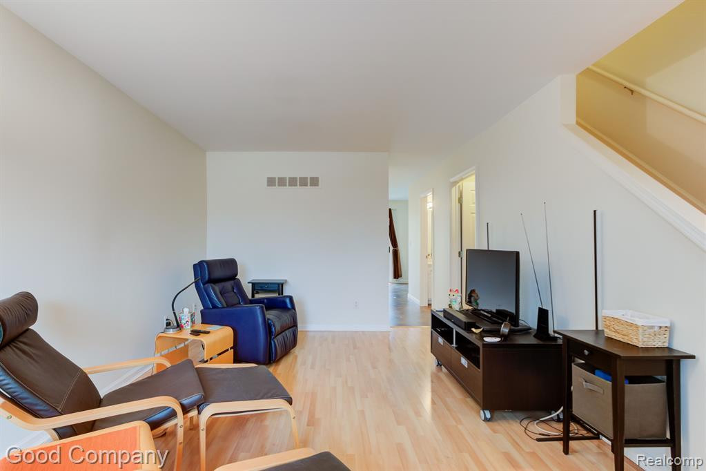 4931 CROOKS Road, Royal Oak, MI 48073 — Photo 2
