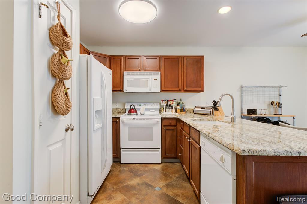 4931 CROOKS Road, Royal Oak, MI 48073 — Photo 6