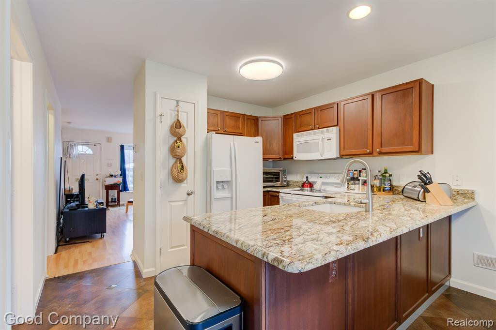 4931 CROOKS Road, Royal Oak, MI 48073 — Photo 9