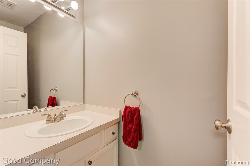 4931 CROOKS Road, Royal Oak, MI 48073 — Photo 10