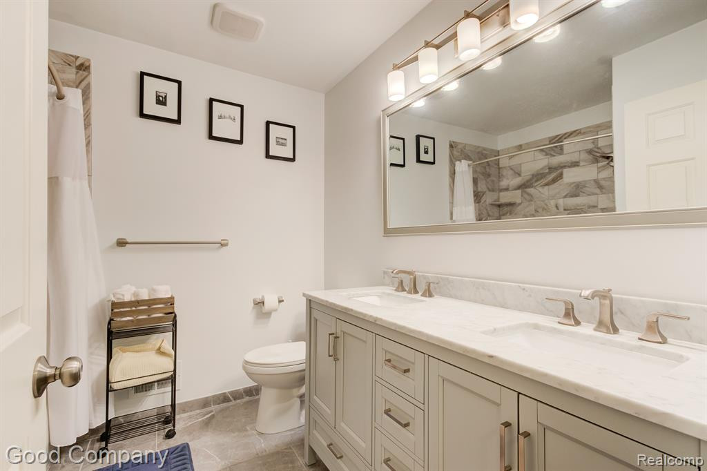4931 CROOKS Road, Royal Oak, MI 48073 — Photo 13