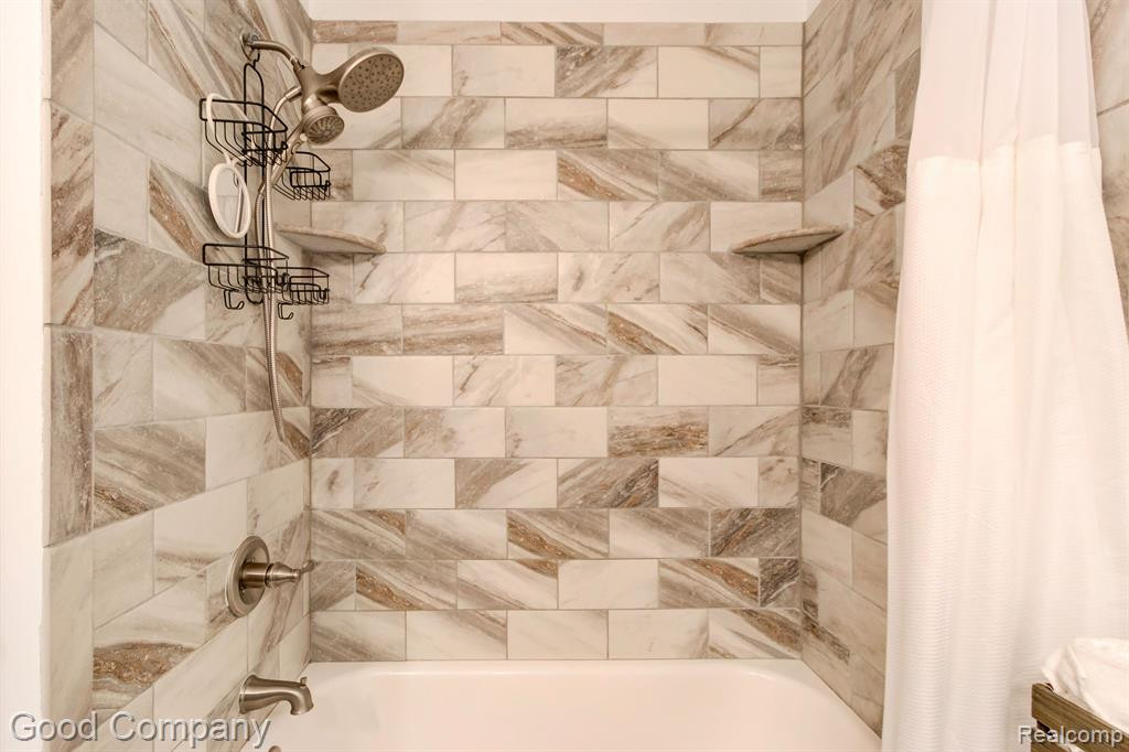 4931 CROOKS Road, Royal Oak, MI 48073 — Photo 15