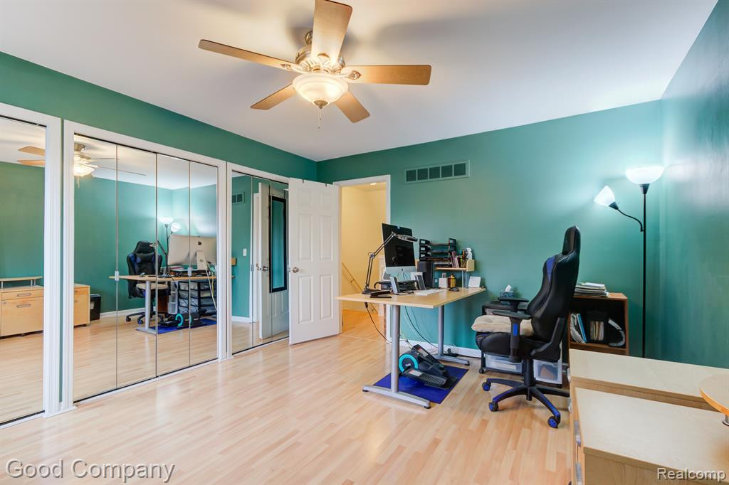 4931 CROOKS Road, Royal Oak, MI 48073 — Photo 17