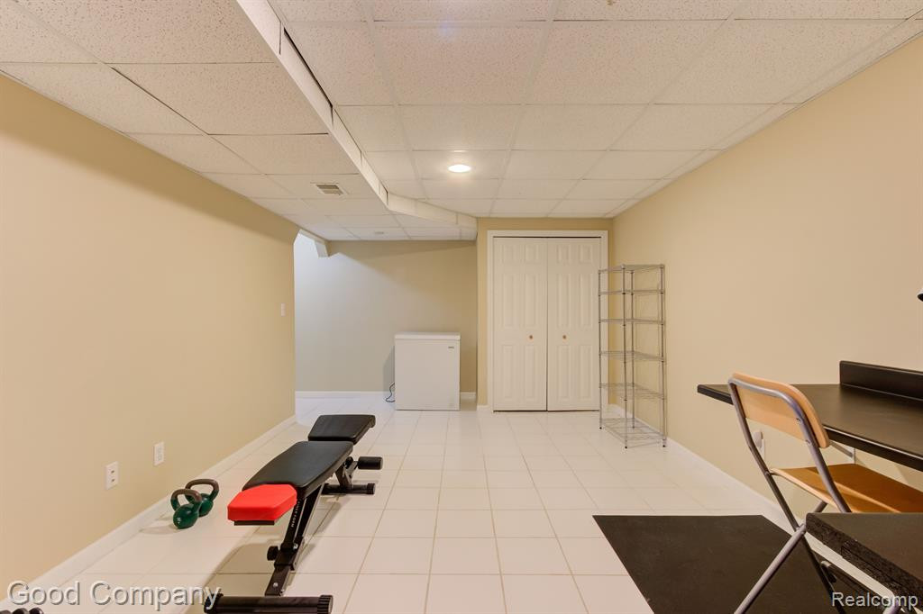 4931 CROOKS Road, Royal Oak, MI 48073 — Photo 19