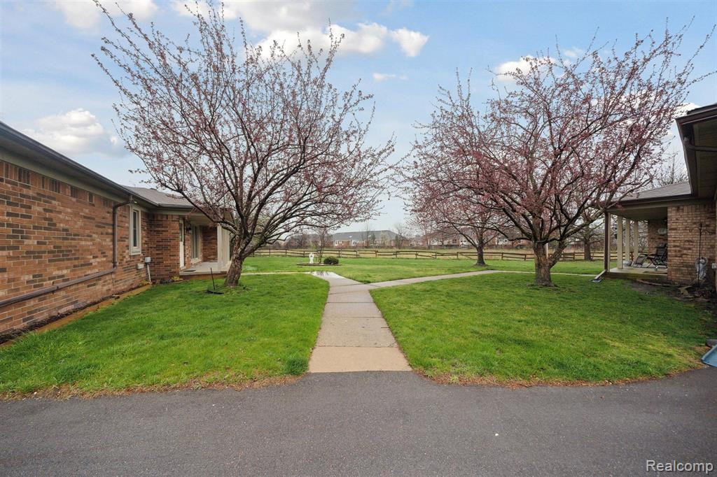 49420 MAYFLOWER, 57, Shelby Twp, MI 48315 — Photo 4