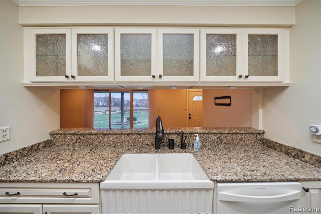 49420 MAYFLOWER, 57, Shelby Twp, MI 48315 — Photo 9
