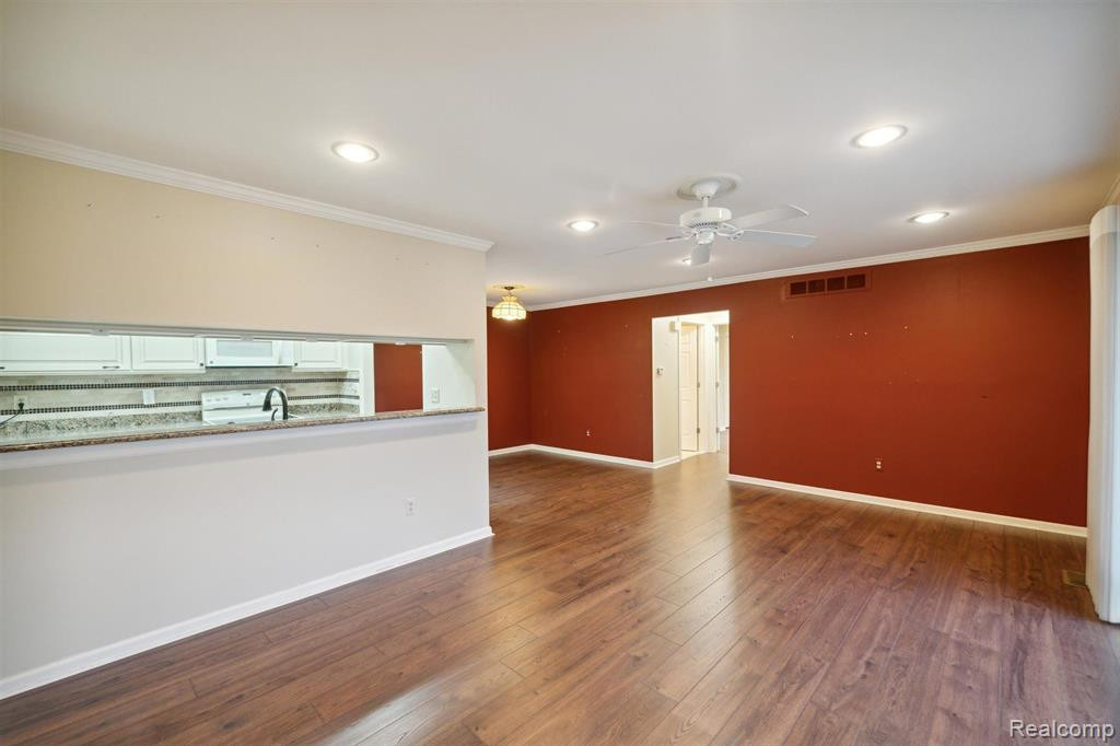 49420 MAYFLOWER, 57, Shelby Twp, MI 48315 — Photo 13