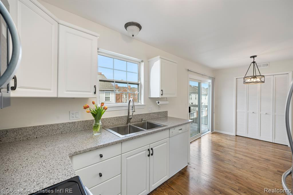 154 ALLENHURST Avenue, Royal Oak, MI 48067 — Photo 12