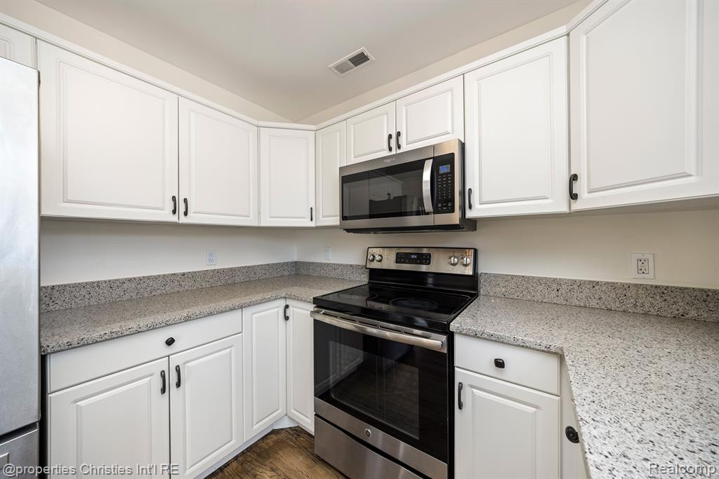 154 ALLENHURST Avenue, Royal Oak, MI 48067 — Photo 14
