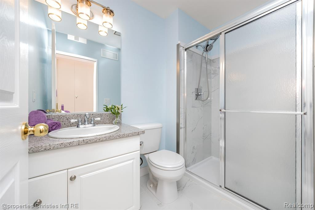 154 ALLENHURST Avenue, Royal Oak, MI 48067 — Photo 17
