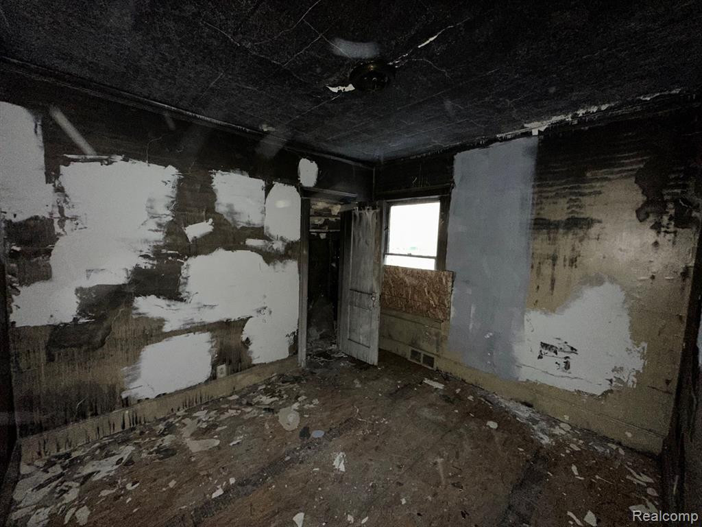 9592 MEYERS Road, Detroit, MI 48227 — Photo 5