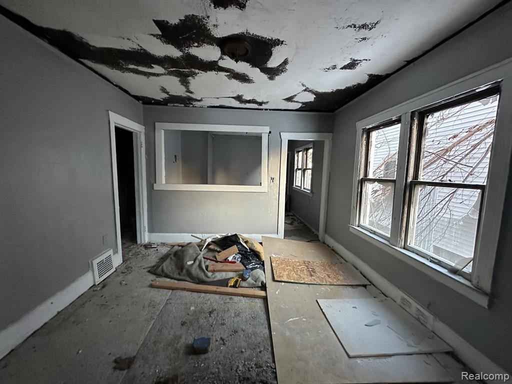 9592 MEYERS Road, Detroit, MI 48227 — Photo 7
