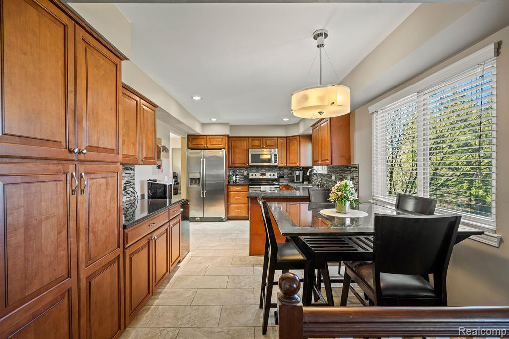 840 DAHLIA Lane, Rochester Hills, MI 48307 — Photo 24