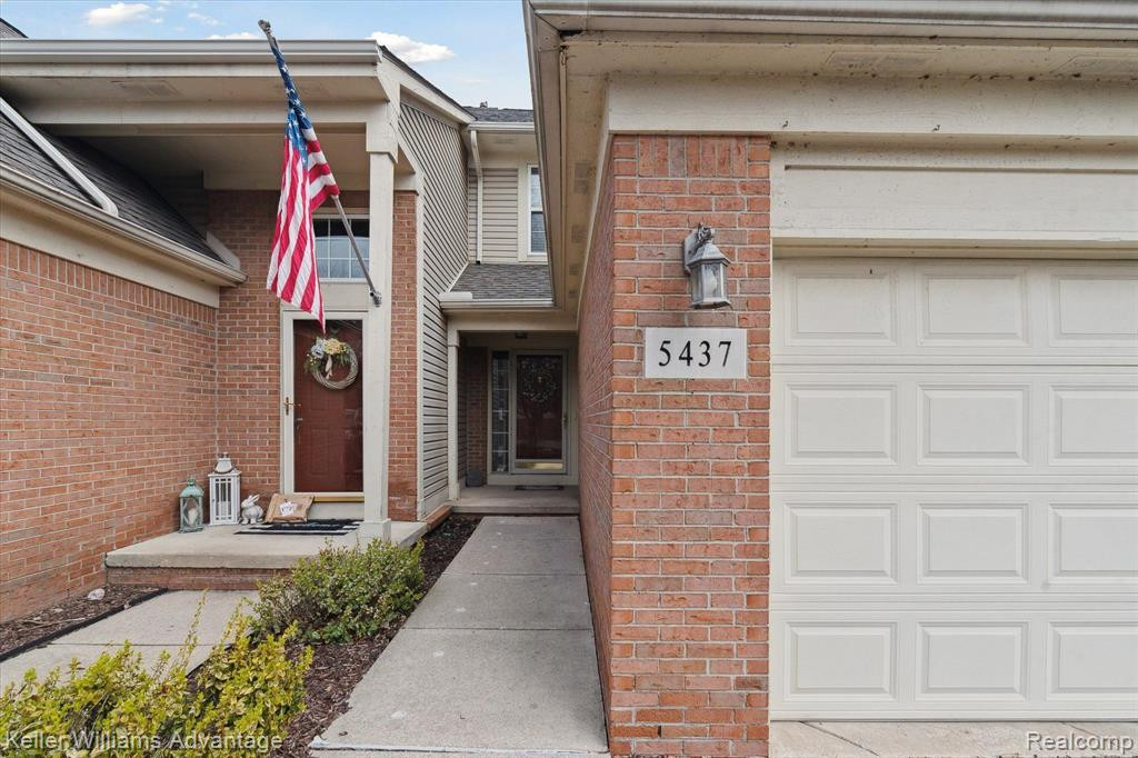 5437 ELMHURST Drive, 62, Trenton, MI 48183 — Photo 3