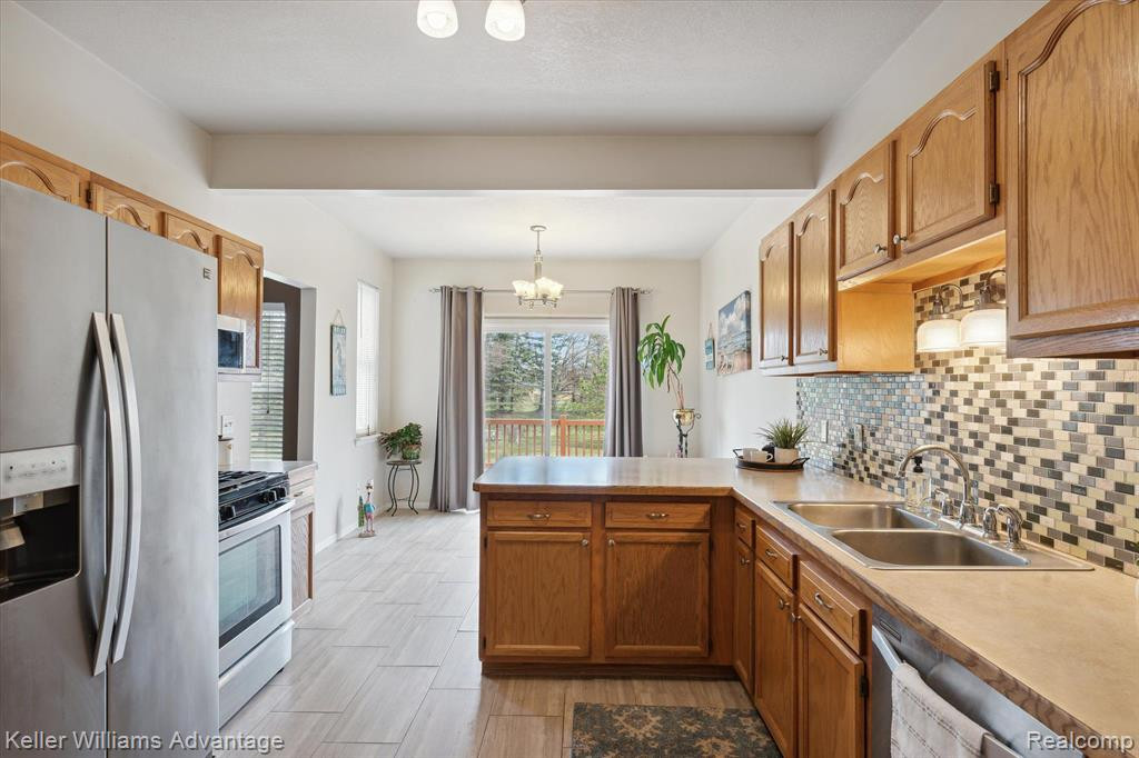 5437 ELMHURST Drive, 62, Trenton, MI 48183 — Photo 10