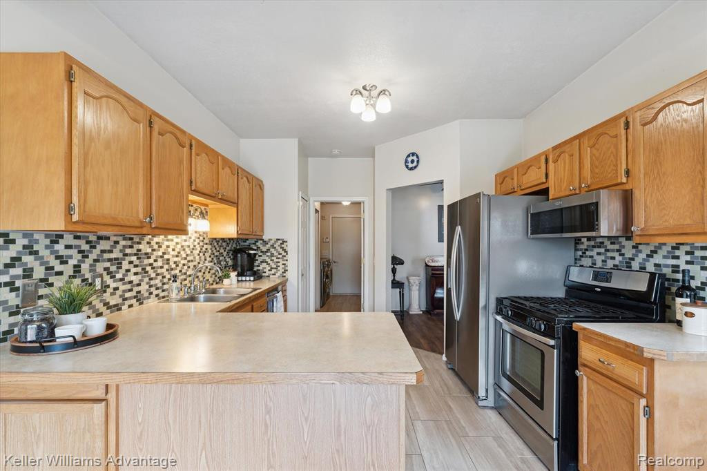 5437 ELMHURST Drive, 62, Trenton, MI 48183 — Photo 12