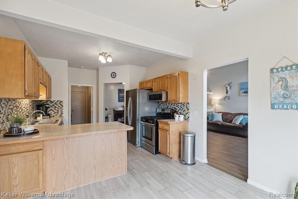 5437 ELMHURST Drive, 62, Trenton, MI 48183 — Photo 14