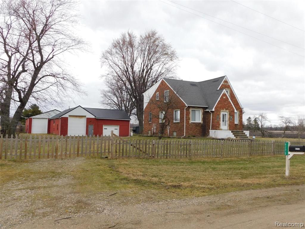 8753 HOLLOW CORNERS Road, Almont, MI 48003 — Photo 2