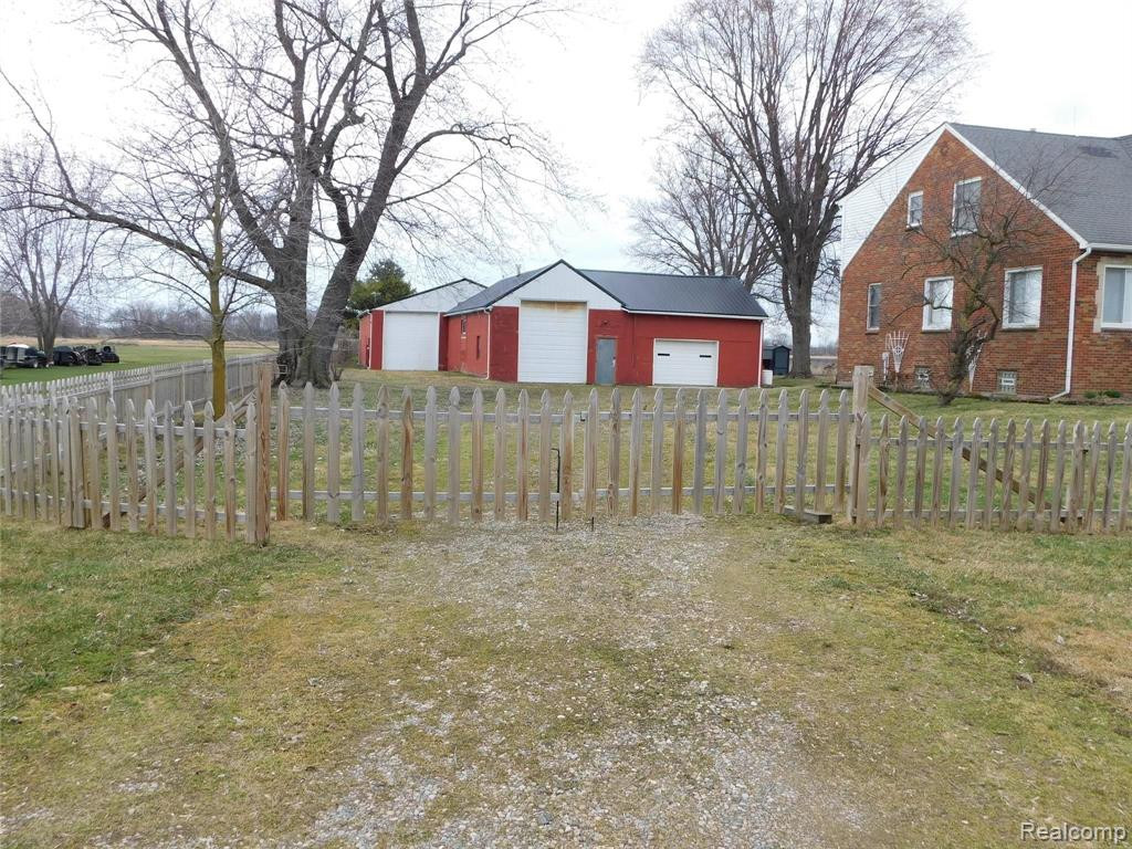 8753 HOLLOW CORNERS Road, Almont, MI 48003 — Photo 3