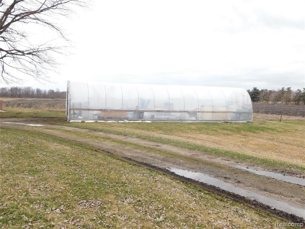 8753 HOLLOW CORNERS Road, Almont, MI 48003 — Photo 7