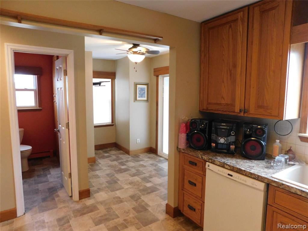 8753 HOLLOW CORNERS Road, Almont, MI 48003 — Photo 16