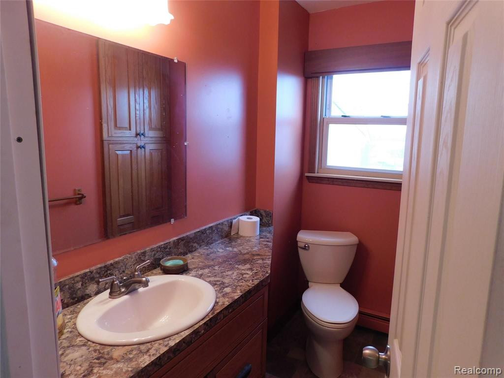 8753 HOLLOW CORNERS Road, Almont, MI 48003 — Photo 18