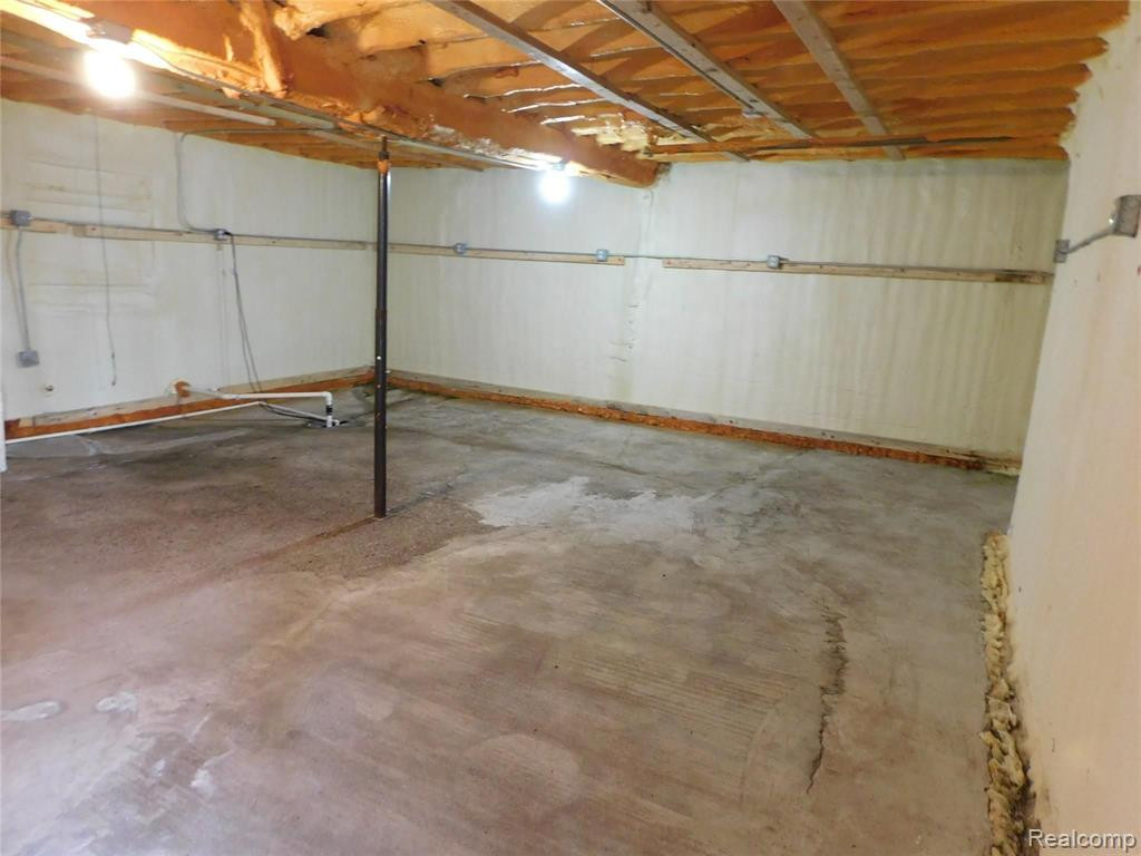 8753 HOLLOW CORNERS Road, Almont, MI 48003 — Photo 36