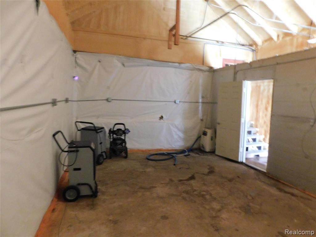 8753 HOLLOW CORNERS Road, Almont, MI 48003 — Photo 38
